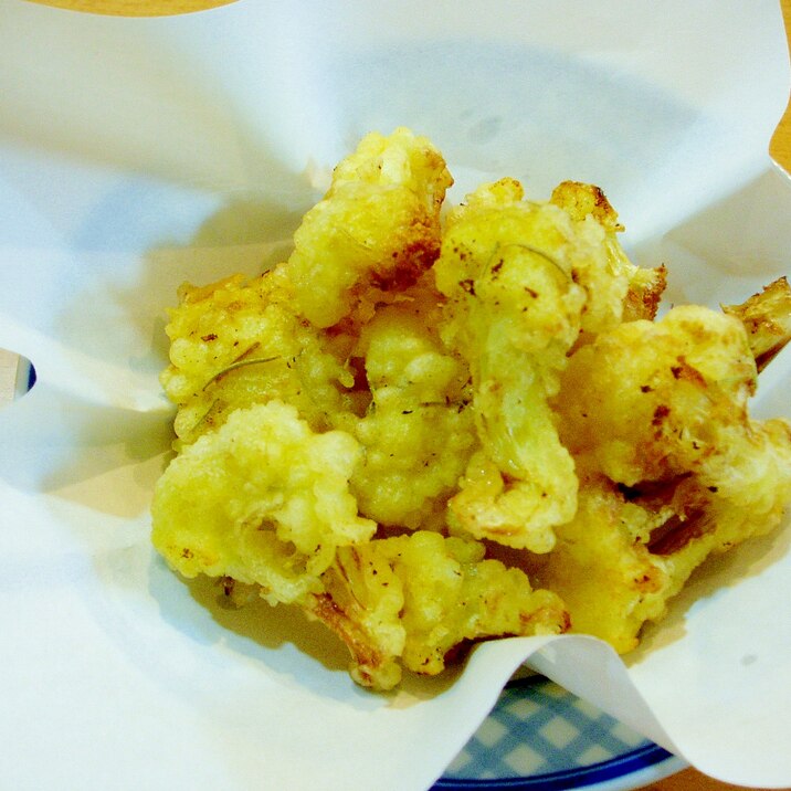 カリフラワーの天ぷら　ローズマリー風味